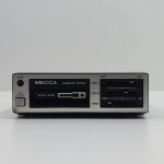 Rádio Toca-Fitas Automotivo, Marca Mecca, Não testado o funcionamento. Medidas: Altura: 5,5 cm, Largura: 17 cm, Comprimento: 16 cm, Peso: 970 g.