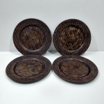 Jogo com 4 Souplats em Madeira e Resina. Medidas do Lote: Altura: 4,5 cm, Largura: 33 cm, Comprimento: 33 cm, Peso Total: 1760 g.