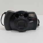 Câmera Fotográfica, Marca Samsung, Modelo ECX1 Panorama, Com a Bag, Não testado o funcionamento. Medidas com a Bag: Altura: 10,5 cm, Largura: 8 cm, Comprimento: 17 cm, Peso: 580 g.