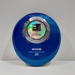 Discman, Marca Aiwa, Modelo XP-V831, Não testado o funcionamento. Medidas: Altura: 2,5 cm, Largura: 13 cm, Comprimento: 14,5 cm, Peso: 220 g.