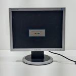 Monitor SyncMaster, Marca Samsung, Modelo 540N, Não acompanha o Fio, Ligando, mas não testado o funcionamento. Medidas: Altura: 33,5 cm, Largura: 20 cm, Comprimento: 33,5 cm, Peso: 2560 g.
