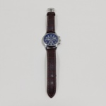 Relógio de Pulso Masculino, Marca Yazole, Pulseira em Couro, Não testado o funcionamento. Medidas: Altura: 1,5 cm, Largura: 4 cm, Comprimento: 23,5 cm, Peso: 40 g.