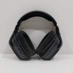 Headset Gamer Logitech G933, Com Detalhes pelo Uso, Não testado o funcionamento. Medidas: Altura: 19,5 cm, Largura: 8,5 cm, Comprimento: 18,5 cm, Peso: 350 g.