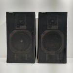 Par de Caixas de Som, Marca Gradiente, Modelo CP-88,  Com Desgastes na parte de trás, Não testado o funcionamento. Medidas: Altura: 54 cm, Largura: 20 cm, Comprimento: 30 cm, Peso: 11360 g.