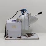 Equipamento de Cervejaria, Ralador, Marca América Center, Contém Desgastes Conforme as Fotos, Sem informações da Voltagem, Não testado o funcionamento. Medidas: Altura: 36 cm, Largura: 24 cm, Comprimento: 45 cm, Peso: 16100 g.