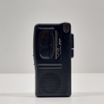 Gravador Microcassete, Marca Panasonic, Modelo RN-302, Não testado o funcionamento. Medidas: Altura: 12 cm, Largura: 2,5 cm, Comprimento: 6,5 cm, Peso: 140 g.