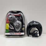 Lote com 2 Controles de Video Game, 1 da Marca Clone, Modelo JPD2F0,  1 da Marca Joypad Superfight, Modelo 2000 ME/XP ( Na Embalagem), Não testado o funcionamento de Nenhum. Medidas do Maior: Altura: 27,5 cm, Largura: 5 cm, Comprimento: 21,5 cm, Peso Total: 550 g.