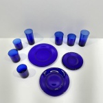 Lote com 12 Peças, Contendo 1 Prato, 2 Pratos de Sobremesa, 2 Pires e 7 Copos, 4 Copos Contém pequenos Bicados, Sem marca aparente, estilo Duralex. Medidas do Maior: Altura: 2 cm, Diâmetro: 25,5 cm, Peso Total: 3250 g.