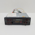 Rádio Toca-Fitas Automotivo, Marca Precision, Modelo PCS-500D, Não testado o funcionamento. Medidas: Altura: 6 cm, Largura: 16,5 cm, Comprimento: 18,5 cm, Peso: 920 g.