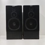 Par de Caixas de Som, Marca Philips, Modelo FB-415, Com Desgastes na parte de Trás, Não testado o funcionamento de Nenhuma. Medidas de Uma: Altura: 55 cm, Largura: 20 cm, Comprimento: 26 cm, Peso Total: 9760 g.