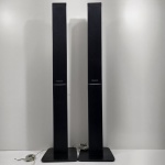 Par de Caixas de SomTipo Torre, Marca Panasonic, Modelo SB-HS861, Não testado o funcionamento. Medidas de Um: Altura: 112,5 cm, Largura: 23,5 cm, Comprimento: 24 cm, Peso: 6560 g.