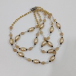 Antiga Bijuteria Fina Colar, Década de 50. Medidas: Altura: 24,5 cm, Peso:150 g.