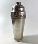 COQUETELEIRA EM METAL PRATEADO. TAMPA ESTÁ  EMPERRADA.  MEDIDAS: