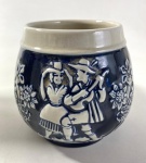 CANECA DE CHOPP EM CERÂMICA DA EXTINTA FÁBRICA DO ARTESANATO GUARISSE - 1970 - MARCA CERAMARTE. MEDIDAS: 10 CM DE ALT.