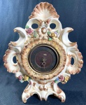 ANTIGA ARMAÇÃO DE RELÓGIO DE MESA EM VCERÂMICA POLICROMADA, TASCA. MEDIDAS:  34 X 28 CM
