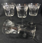 QUATRO CÁLICES  PARA VINHO TINTO  EM CRISTAL EUROPEU COM LAPIDAÇÃO TÍPICA SAINT'LOUIS. MEDIDAS: 16,5 CM DE ALT.  X 9 CM BOCAL