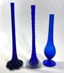 TRÊS VASOS SOLIFLEUR AZUIS. MEDIDAS: 31 CM / 30,5 CM / 26 CM
