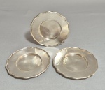3 pratinhos em Prata 900. Peso: 203 gramas. Med. 11 cm.