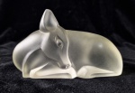 LUCIENNE BLOCH (1909-1990) para LEERDAM - Escultura ART DECO, em vidro acetinado, no formato de cervo deitado, realizada em 1934. Med. 20 x 11.5 cm. VER NA CHRISTIES --https://www.christies.com/en/lot/lot-4707036  ----- https://www.mutualart.com/Artwork/Deer/8501AF36A4324DBDB043D6A4BE3262C5