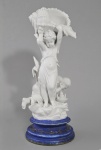 HENRI ARDANT - H.A. & Cie - Séc.XIX. Rara escultura francesa em porcelana tipo 'Biscuit' representando crianças com búzio e lagarto. Base decorada em azul e vestígios de douração. Marca azul na base. Med. 32 cm. Possui restauro. SAIBA MAIS --- Henri Ardant & Co. foi uma importante manufactura de porcelana de Limoges, na França, operando entre 1858, localizada na antiga Fábrica Real de Limoges, até 1883. A empresa se destacou no século XIX pela alta qualidade artística de suas peças e à técnica de pâte-sur-pâte (pasta sobre pasta), onde o relevo é criado com camadas sobrepostas de porcelana líquida. Em 1878, Ardant firmou uma parceria com o escultor Charles-Auguste Arnaud, que posteriormente assumiu os negócios e construiu uma nova fábrica em 1883, ano da morte de Henri Ardant.