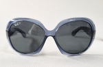 RAY-BAN - Modelo JACKIE OHH feminino azul translucido. Lentes assinadas e com logomarca incisa. Numero de série e outros dados nas pernas. Made in Italy. Acompanha um estojo - https://www.ray-ban.com