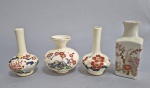 Lote com 4 vasinhos em porcelana japonesa, decorados com flores e passaros. Medida do maior: 10 cm