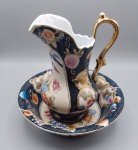Jarra e gomil em porcelana orinetal estilo Satsuma. Séc.XX. Medida bacia: 33 cm e Jarra: 30 cm