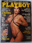 Revista Playboy Brasil nº 129  Débora Soares (Abril de 1986) Playboy Brasil, nº 129, publicada em abril de 1986. A capa apresenta Débora Soares, consagrada por Ricardo Amaral como "A Pantera 86", em um ensaio que define a estética de luxo e sensualidade da metade da década de 80.