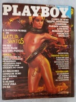 Playboy Brasil nº 76 - Novembro/1981 - Lucélia Santos (Luz del Fuego) - Este exemplar traz a "gloriosa nudez" de Lucélia Santos em cenas do filme "Luz del Fuego". É um ensaio artístico e histórico que quebrou tabus, mostrando a atriz com a icônica serpente, homenageando a famosa naturista brasileira. Um item fundamental em qualquer coleção séria da revista.