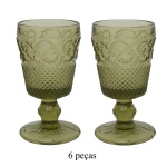 Conjunto de 6 taças em vidro verde musgo, estilo vintage. Apresenta detalhes em relevo de bico de jaca e arabescos. 15 x 8 cm.