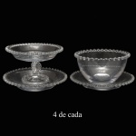 Conjunto de oito peças em cristal translucido da linha Pearl da manufatura nacional Wolff. Apresenta bordas com perolados, sendo: A) 4 taças de pé alto. com seus presentoir (9 x 14 cm / 16 cm). B) 4 lavandas com presentoir (8 x 13 cm / 18 cm). Peças novas e sem uso.