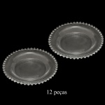 Conjunto de doze pratos para sobremesa em cristal translucido da linha Pearl da manufatura nacional Wolff. Apresenta bordas com perolados, 16 cm. Peças novas, sem uso.