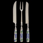 Conjunto de talheres Bloom III com cabo de cerâmica pintado à mão. O conjunto inclui talheres com acabamento em metal e cabos de cerâmica estampados em azul e verde, sendo:  1 garfo trinchante (33 cm), 1 faca e 1 faca para pão com. Peças novas, sem uso.