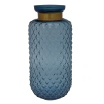 Original vaso de formato cilíndrico, em cristal azul petróleo, decorado por treliças aplicadas em alto relevo. Gargalo retraído e realçado por colar dourado. Borda saliente e revirada. 34 x 16 cm.