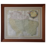 BRASIL E PERU, BRASILIA, TERRA FIRME E REG. AMAZONICA, mapa aquarelado representando a parte norte da América do Sul, com texto em latim. Autoria de Homanianos Heredes. A 1ª edição data provavelmente de 1652. Séc. XVII. Moldura em madeira. 50 x 55 cm (MI). 68 x 76 cm (ME).