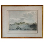 Pão de Açúcar e a Igreja da Glória  Paisagem Histórica do Rio de Janeiro no século XIX. Apresenta cenas do cotidiano, como barcos no mar. Litografia. 23 x 37 cm (MI). 42 x 53 cm (MT).