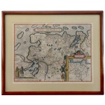 FRISIA ORIENTALIS. Mapa representando a região da Frisia Ocidental, no noroeste dos Países Baixos. Autoria de Abraham Ortelius (1527-1598), sendo que a 1ª edição foi em Antuérpia em 1581. 36 x 50 cm (MI). 55 x 66 cm (ME). Moldura em madeira.