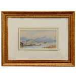 Artista Viajante - Paisagem Histórica do Rio de Janeiro. Aquarela s/ papel. 14 x 25 cm (MI). 38 x 50 cm (ME). A imagem mostra o porto do Rio de Janeiro com navios e barcos característicos da época.  Moldura em madeira.