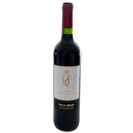 Vinho tinto Château La Fleur Haut Carras 2018, produzido na região de Haut-Médoc em Bordeaux, França. É um corte clássico, geralmente composto por cerca de 50% Cabernet Sauvignon, 45% Merlot e 5% Cabernet Franc.