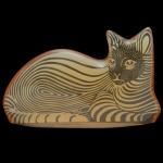 ABRAHAM PALATNIK. Década de 70 - Excepcional estatueta em acrílico representando gato em repouso. Ass. 9 x 14 x 3 cm.