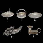 Lote constando de 14 peças variadas em metal prateado, sendo:: 2 conchas (4 x 12 x 8 cm), 4 panelinhas (6 x 6 cm), 6 porta copos, 1 porta caixa de fósforos Eberle (6 x 8 cm) e 1 cornucópia (7 x 13 cm).