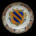 Pires de porcelana Cia da Índias pertencente ao serviço do Conde de Autoguia D Luiz Peregrino Ataíde, vice Rei do Brasil (1700-1758). 13 cm. Pequeno restauro na borda.