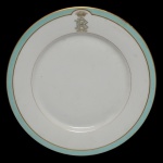 Prato raso de porcelana pertencente ao Serviço do Visconde de Rio Branco  José Maria da Silva Paranhos (1819-1880). 24 cm.