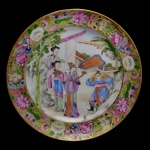 Barão de Massambará - Prato em porcelana chinesa Cia das Índias pertencente ao serviço do Barão de Massambará (Marcelino de Avelar e Almeida).1822-1848. China, Qing Daoguang, séc XIX. Peça do mesmo serviço reproduzida na pág 131 do livro Louça da Aristocracia no Brasil. Peças do mesmo serviço no Museu Imperial. 20 cm.