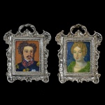 Par de miniaturas representando D. Pedro I e D. Leopoldina. 4 x 3 cm (MI). 8 x 7 cm (ME).