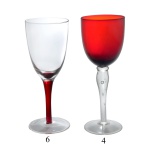 Conjunto de 10 taças para vinho em vidro, sendo: 6 com bojo translucido e pés rubi e 4 com bojo rubi e pês translúcidos (22 cm)