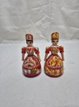 VINTAGE. Par de caixas de joias em forma de bonecas russas em madeira. Medidas: 12cm de altura.