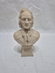 Escultura do busto de Franz Liszt em resina. Medindo 14cm de altura.