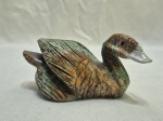 Estátua de pato em pedra esculpida. Medidas: 12cm x 7cm de altura.