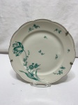 Lindo prato decorativo em porcelana alemã KPM com estampa de flores e friso prata. Medindo 24cm de diâmetro.
